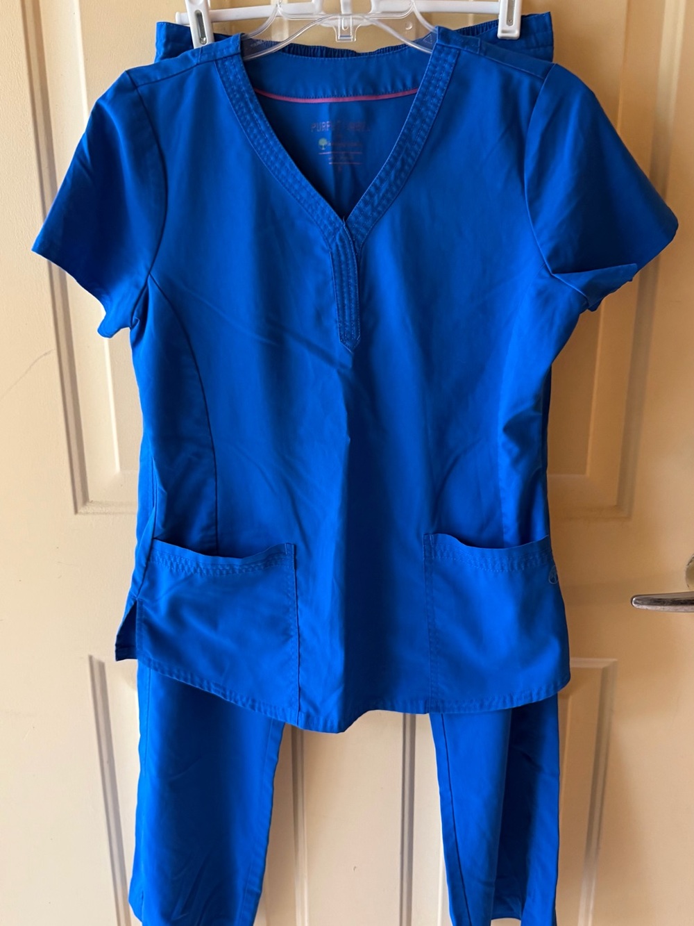 Healing hands Women's V-Neck Medical Scrub Top & Pants Set - Royal Blue